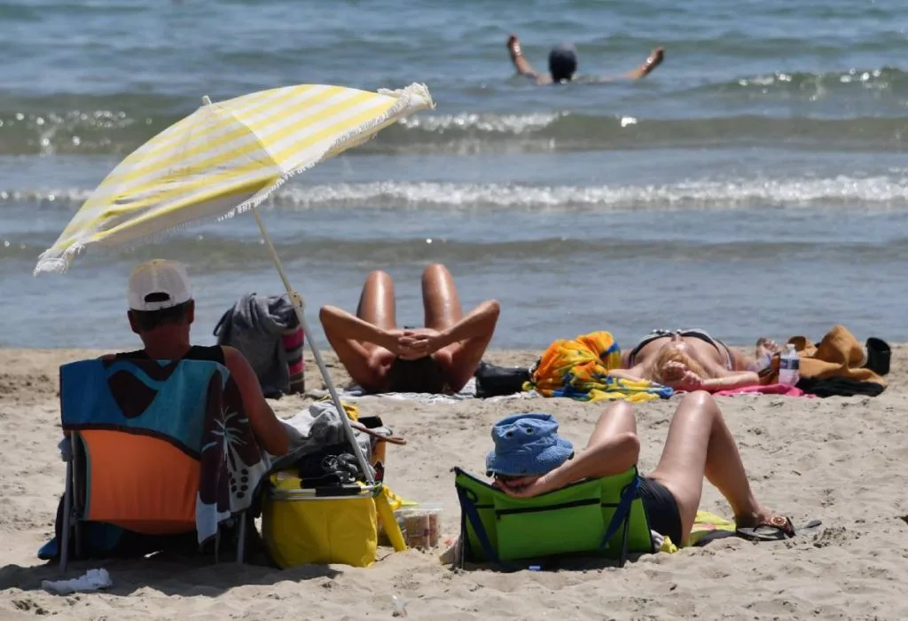 L'étonnante vérité _ Pourquoi 39% des Français renoncent aux vacances d'été _ (1)