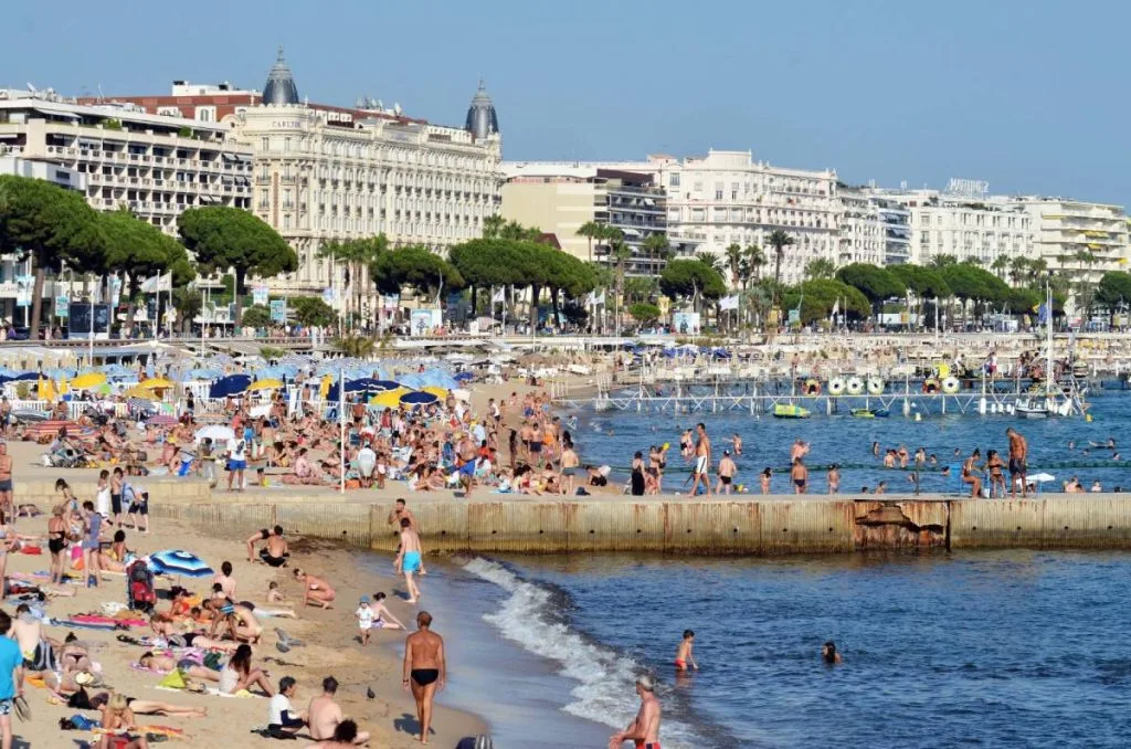 L'étonnante vérité _ Pourquoi 39% des Français renoncent aux vacances d'été _