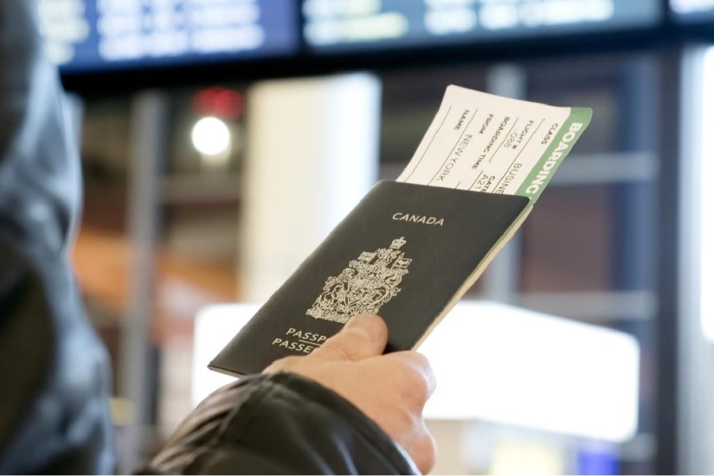 Voyager-avec-un-passeport-canadien-valide.jpg

