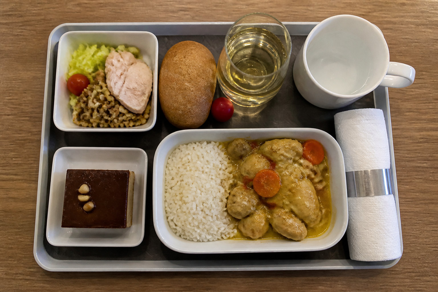 Restauration et services payants : gérer votre budget à bord