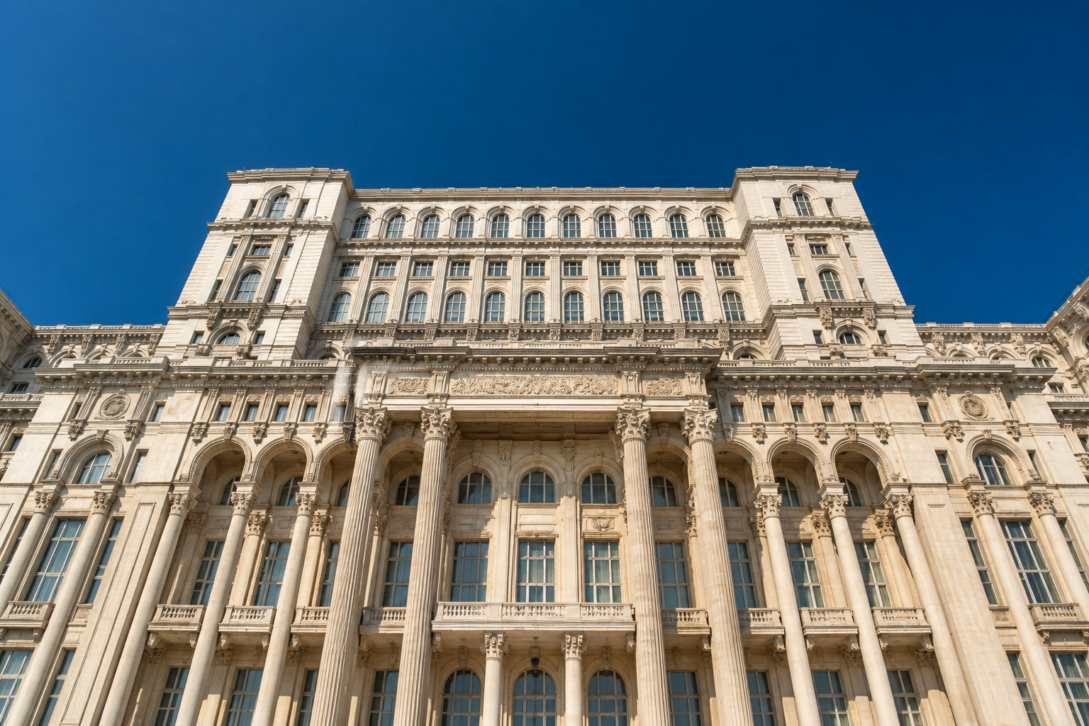 City break en Europe : 5 destinations pas chères pour 2026 22 Bucarest : l'option la plus abordable du continent